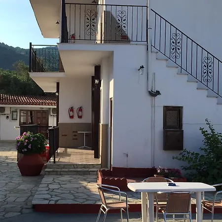 Houlis * Skiathos Town