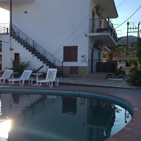 Houlis * Skiathos Town